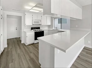 5989 Chaumont Dr in San Diego, CA - Foto de edificio - Building Photo