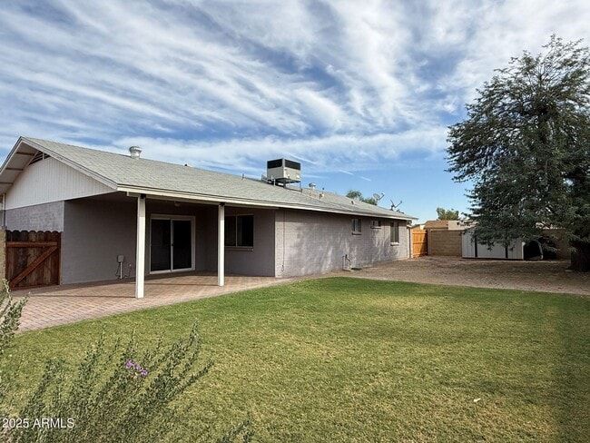 2535 E Maryland Dr in Tempe, AZ - Building Photo - Building Photo