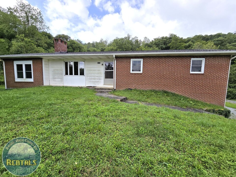 1820 Bamboo Rd in Boone, NC - Building Photo