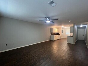 110 Avenue E. in Moody, TX - Building Photo - Building Photo