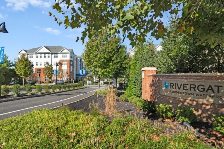 Rivergate Bordentown Waterfront in Bordentown, NJ - Foto de edificio