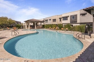 7333 E Vista Bonita Dr in Scottsdale, AZ - Foto de edificio - Building Photo