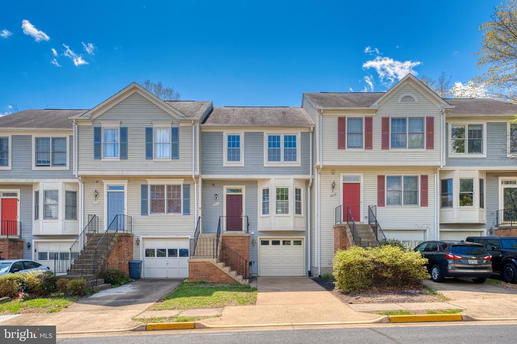 5847 Watermark Cir in Centreville, VA - Building Photo