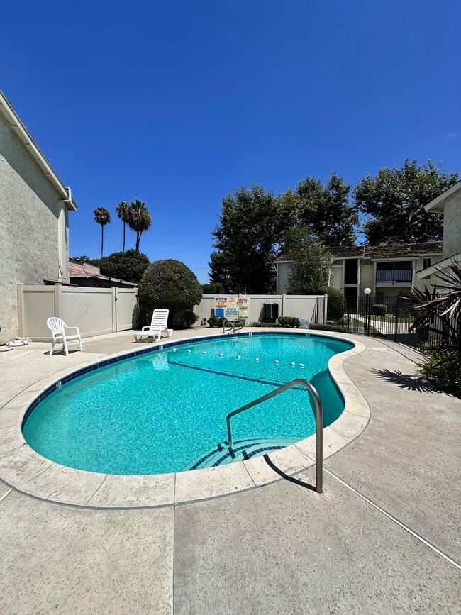 Sycamore Glen Apartments in Orange, CA - Building Photo - Building Photo