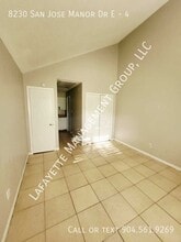 8230 San Jose Manor Dr E in Jacksonville, FL - Building Photo - Building Photo