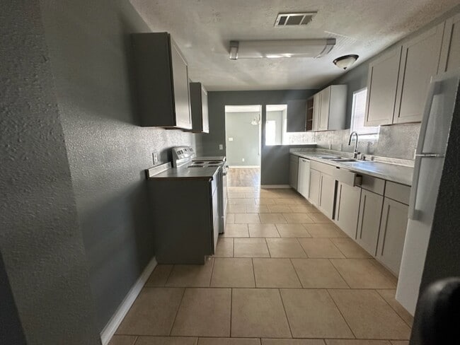 6937 39th St in Groves, TX - Building Photo - Building Photo