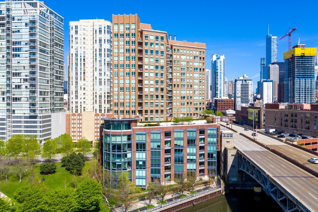 Park Place Condominiums in Chicago, IL - Building Photo