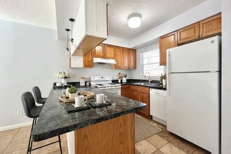 2734 62nd Ave N in St. Petersburg, FL - Foto de edificio - Building Photo