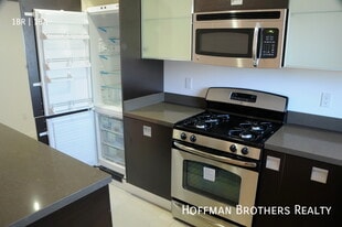 1418 N Poinsettia Pl in Los Angeles, CA - Building Photo