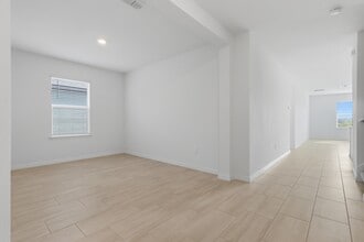 8818 Gulf Shr Ter in Parrish, FL - Foto de edificio - Building Photo