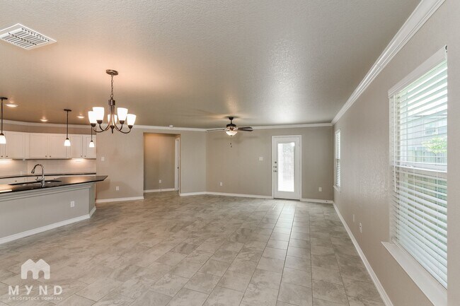7944 Broussard in San Antonio, TX - Building Photo - Building Photo