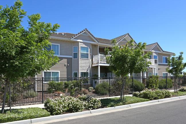 The Orchards on Newcastle in Livingston, CA - Building Photo - Building Photo