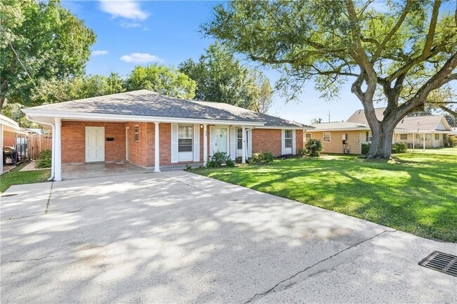 426 Pine St in Norco, LA - Foto de edificio - Building Photo