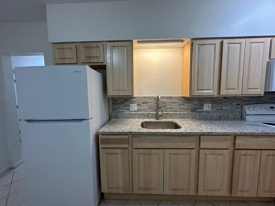 245 Green St in Brockton, MA - Building Photo