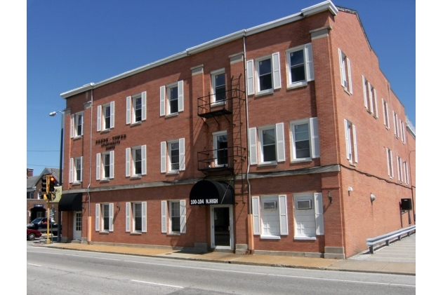 Brede Tower Apartments North in Belleville, IL - Building Photo