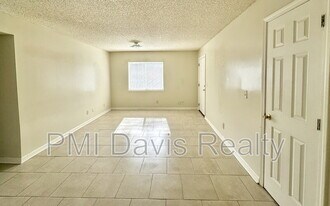 1845 Lindberg Dr in Jacksonville, FL - Building Photo