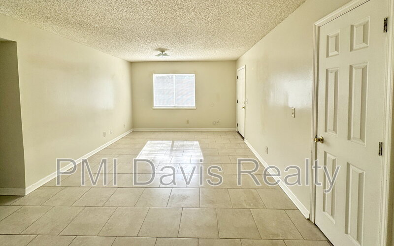 1845 Lindberg Dr in Jacksonville, FL - Building Photo