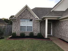 1117 E Cortona Cir in Memphis, TN - Building Photo - Building Photo