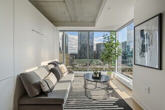 Primeira Apartments in Montréal, QC - Building Photo - Building Photo