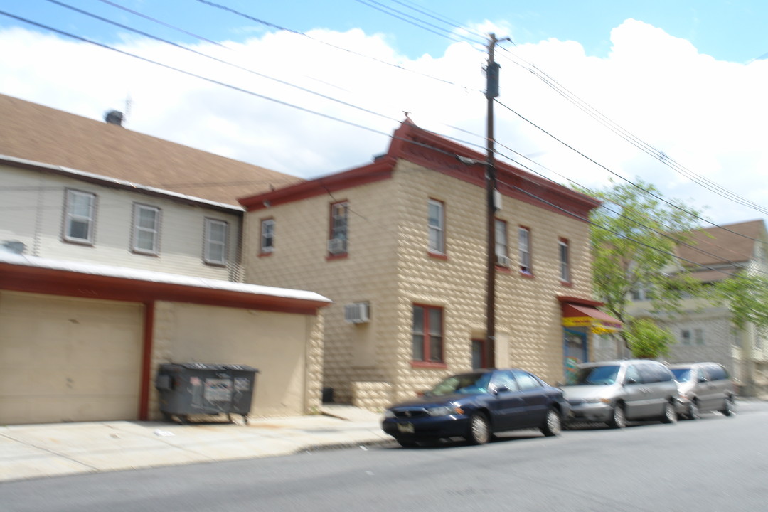 148 Brighton Ave in Perth Amboy, NJ - Building Photo