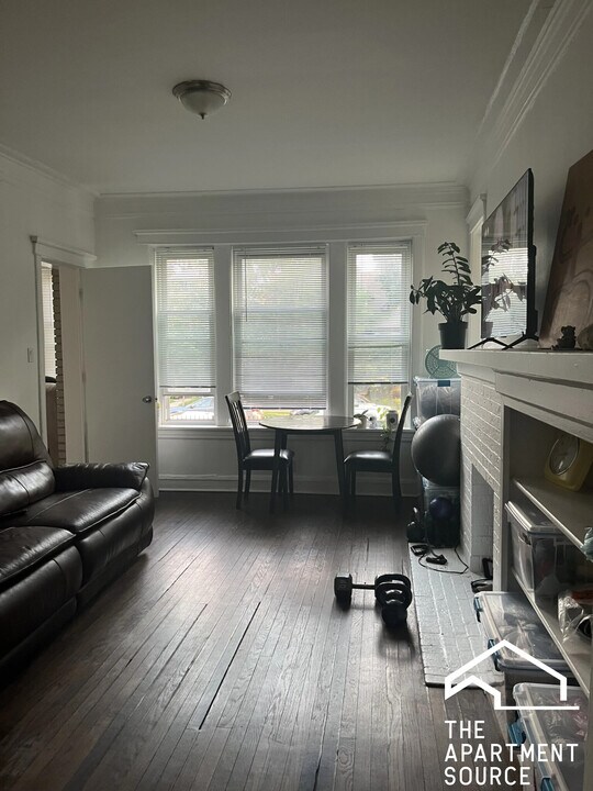 1542 W Birchwood Ave in Chicago, IL - Building Photo