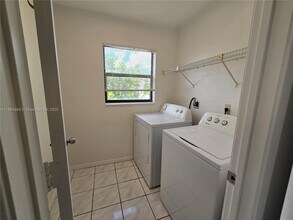 10350 SW 220th St in Cutler Bay, FL - Building Photo - Building Photo