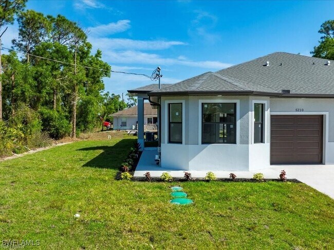 5208 28th St SW in Lehigh Acres, FL - Building Photo - Building Photo