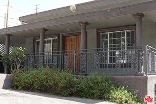 1016 Palm Ave in West Hollywood, CA - Building Photo