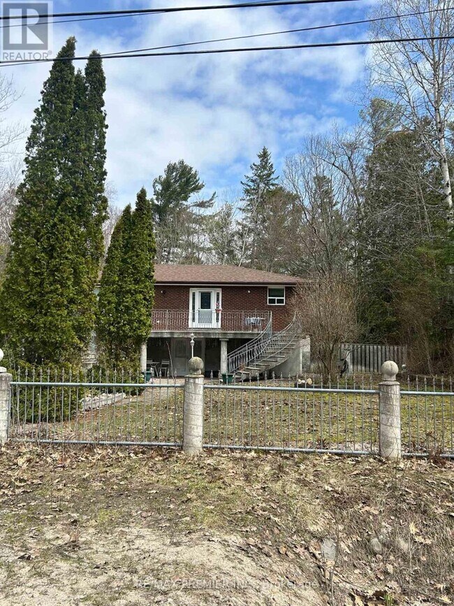 61 Cedarlane Dr in Wasaga Beach, ON - Building Photo - Building Photo