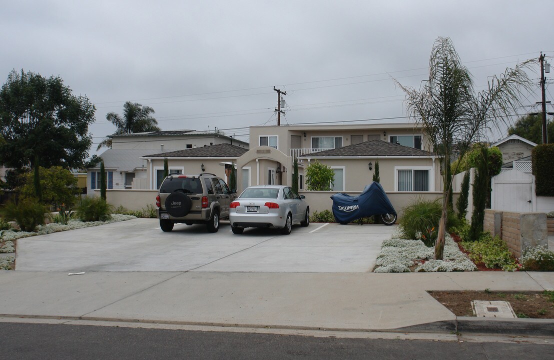 880-888 Agate St in San Diego, CA - Building Photo