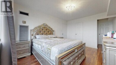 1580 Mississauga Vly Blvd in Mississauga, ON - Building Photo - Building Photo