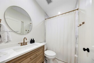 7271 NW 174th Terrace in Hialeah, FL - Building Photo - Building Photo