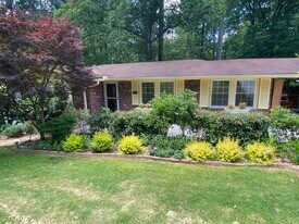 2261 Capehart Cir NE in Atlanta, GA - Building Photo