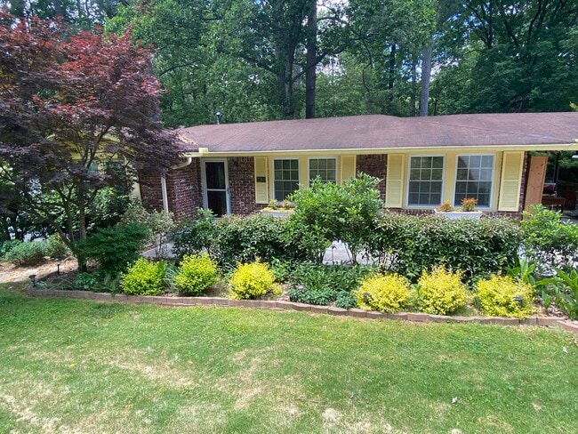 2261 Capehart Cir NE