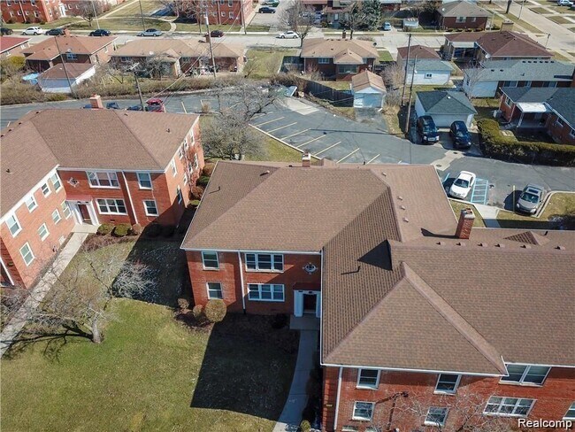 21519 Kingsville St in Harper Woods, MI - Building Photo - Building Photo