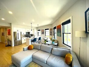 37 Horace St, Unit 201 in Boston, MA - Building Photo - Building Photo