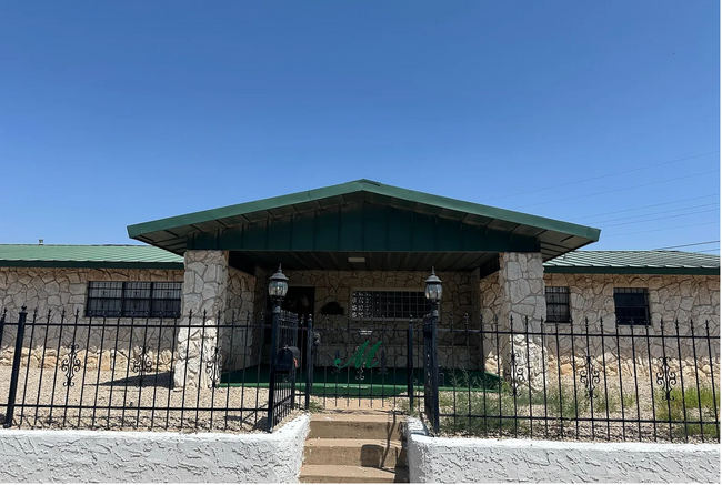 property at 5608 McKnight Dr