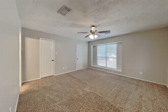 7206 Fuchsia Ln in Humble, TX - Foto de edificio - Building Photo