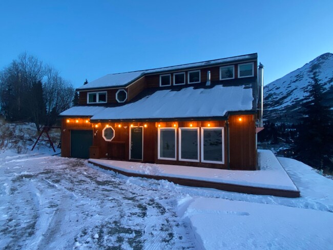 3923 Birdsong Dr in Anchorage, AK - Building Photo - Building Photo