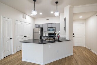 Legends Lakeline in Austin, TX - Building Photo - Building Photo