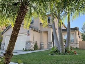 6481 Goldenbush Dr in Carlsbad, CA - Foto de edificio - Building Photo