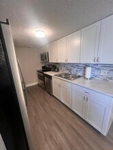 5349 Vineland Rd in Orlando, FL - Building Photo - Building Photo