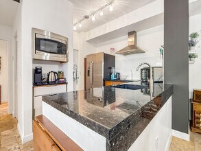 1900 Van Buren St in Hollywood, FL - Foto de edificio - Building Photo