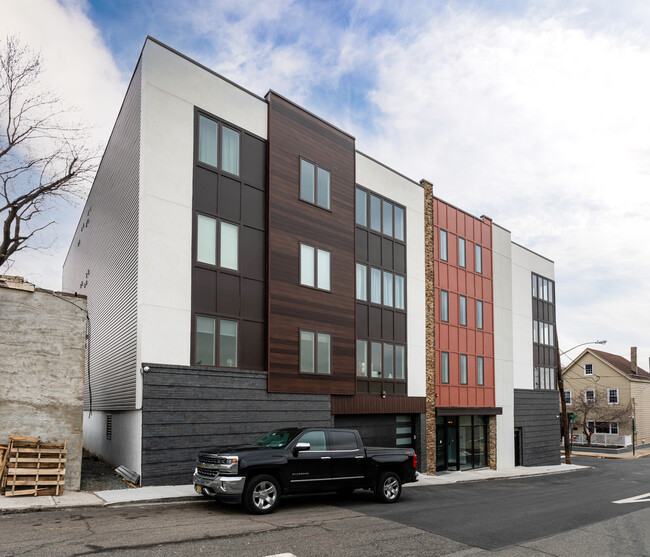 4810 Aschoff Pl in North Bergen, NJ - Foto de edificio - Building Photo