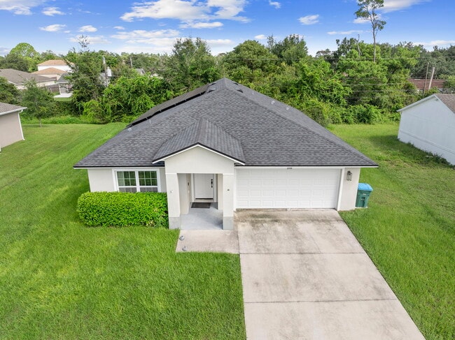 2940 Beal St in Deltona, FL - Building Photo - Building Photo