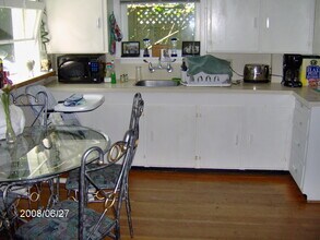 2586 W 12th Ave in Vancouver, BC - Building Photo - Building Photo