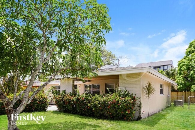 4762 West Dr in Ft. Myers, FL - Building Photo - Building Photo