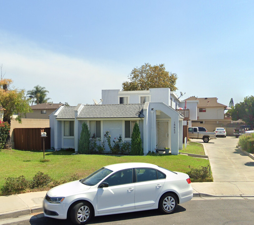 18642 Libra Cir, Unit 2 in Huntington Beach, CA - Building Photo