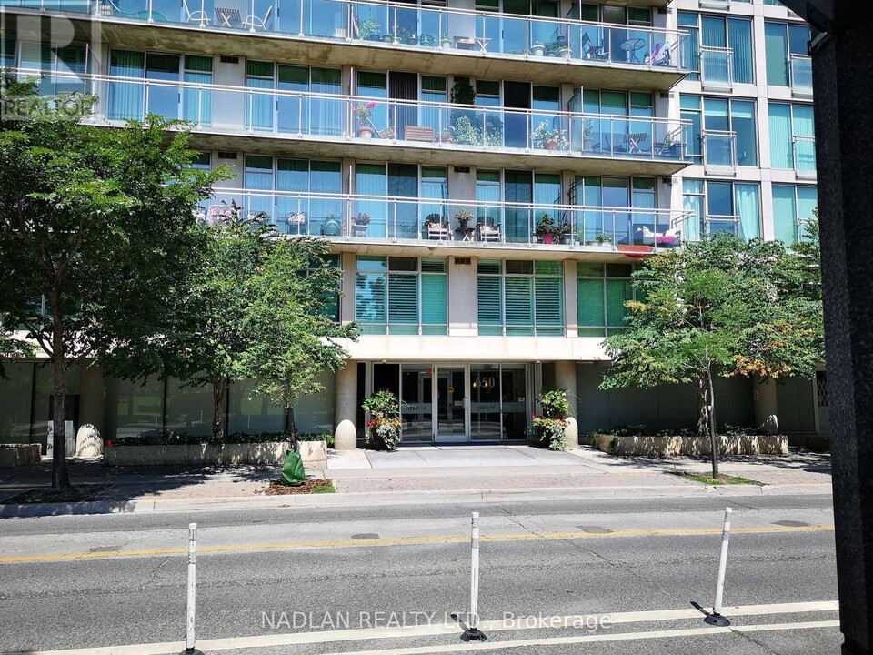 650-650 Queens Quay W in Toronto, ON - Building Photo