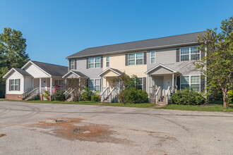 120 Cloverdale St in Jackson, TN - Building Photo - Building Photo